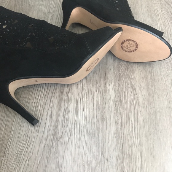 Adrienne Vittadini Blk suede bootie💗peep toe👠 - Picture 6 of 8